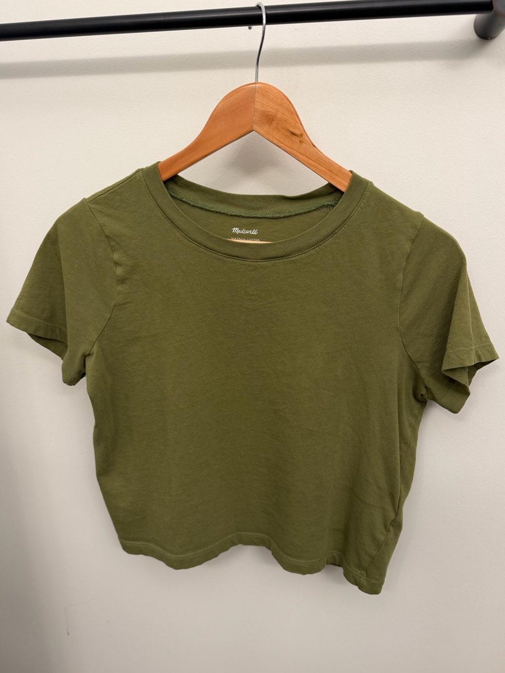 Madewell Softfade Boxy Crop Tee in Classic Olive